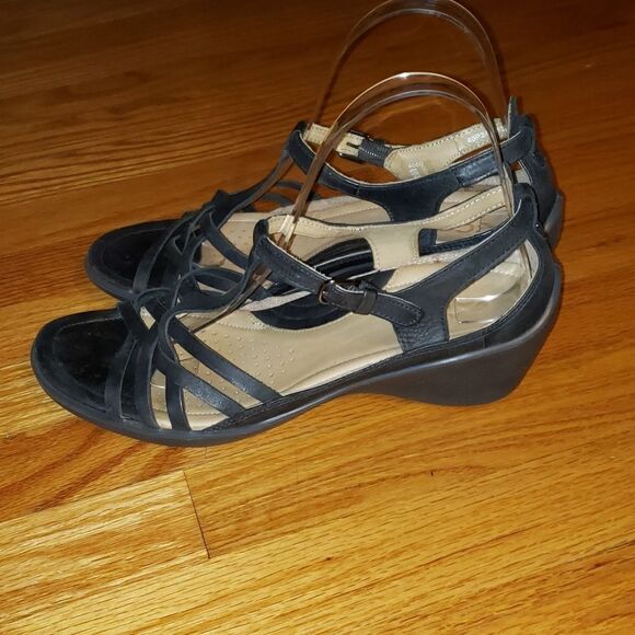 Ecco Black Leather Sandals - Picture 3 of 7